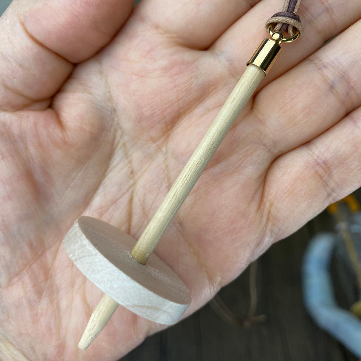 powapoko's tweet photo. #アクセサリー 用のミニミニ #スピンドル を作成中
紡げませんよ〜　と言いつつ　織り織り坊主氏は、フックつけてた　やったら一応は紡げるけど　・・・

糸を巻いたら　かわいくなるかとやってみたけど
な〜んか　今一歩
どんな糸を巻いたら、かわいいんだ？
こっそりミニミニスピンドルを販売予定 https://t.co/9ZgxHheeqn