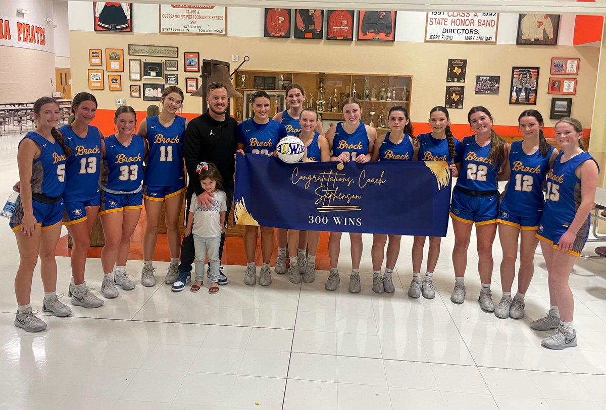 BROCKTXGBBALL's tweet image. The Lady Eagles got the W against Petrolia tonight and @stephensonad15 accomplished his 300th win as a head coach! Congratulations Coach Stephenson!! 
#MONEY | @BrockAthletics