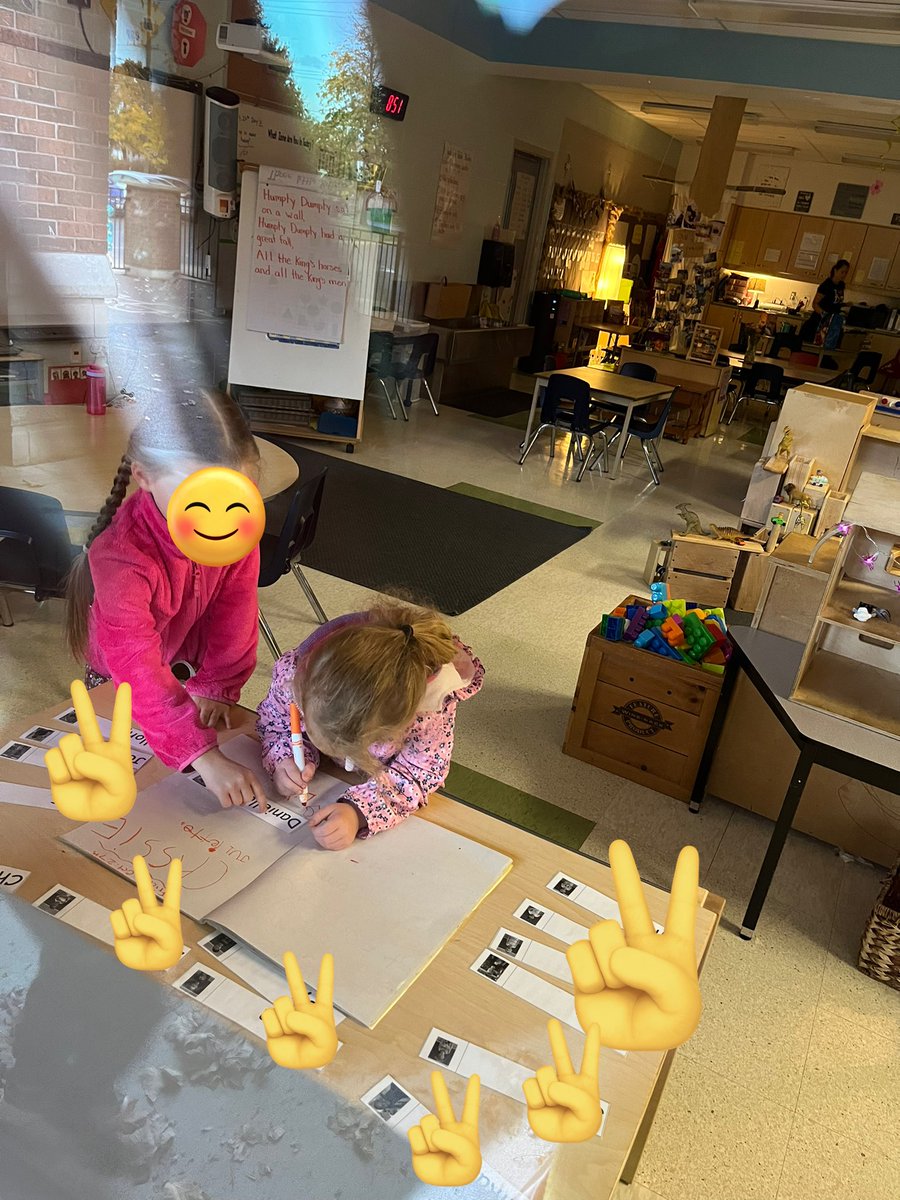 I spy a year 2 helping a year 1 with their morning sign in! #teamwork #studentledlearning @dtrkinder2 @DiamondTrailPS