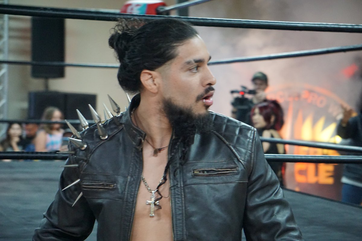 KoffinRadio's tweet photo. .@elprimohenio bringing that heat to @WinnersCirclePW !
#KoffinRadioPics #WinnersCirclePro https://t.co/ut3ZINwguc