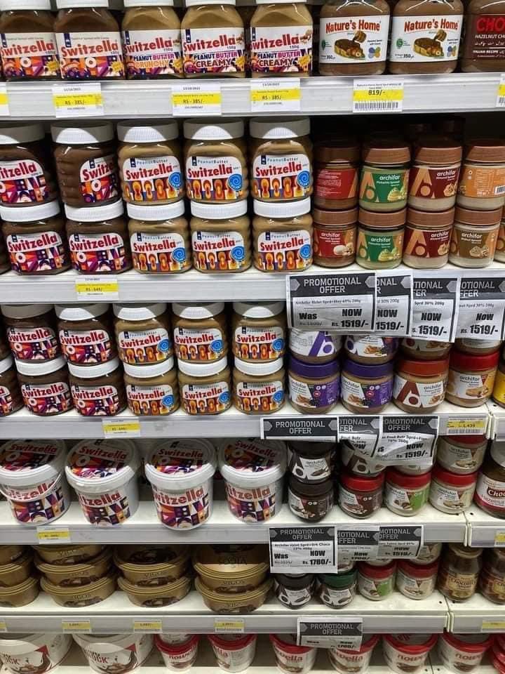 sajidusmani787's tweet image. پاکستانی مصنوعات کے مالکان کا اب یہ مسئلہ تو حل ہوگیا کہ ان کی اشیاء کی مانگ نہی اور اسی وجہ سے بڑے اسٹور بھی اپنے اسٹور میں سامنے کے شیلف میں جگہ دینے کو تیار نہی تھے۔
لیکن اب صورتحال مختلف ہوگئ ہے   تمام اسٹور/مارٹ اب پاکستانی اشیاء کو سامنے شیلف میں جگہ دے رہے ہیں کیونکہ مانگ…