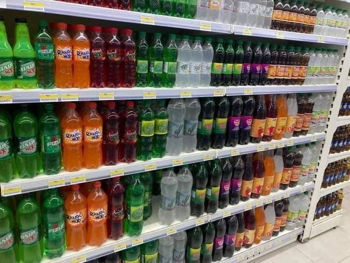 sajidusmani787's tweet image. پاکستانی مصنوعات کے مالکان کا اب یہ مسئلہ تو حل ہوگیا کہ ان کی اشیاء کی مانگ نہی اور اسی وجہ سے بڑے اسٹور بھی اپنے اسٹور میں سامنے کے شیلف میں جگہ دینے کو تیار نہی تھے۔
لیکن اب صورتحال مختلف ہوگئ ہے   تمام اسٹور/مارٹ اب پاکستانی اشیاء کو سامنے شیلف میں جگہ دے رہے ہیں کیونکہ مانگ…