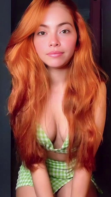Quien se animaa ser mi novio ?  #tinder #redhead #Miercoles https://t.co/JuVVcZajsB<a href="/tag/tinder"class="tags">#tinder</a><a href="/tag/redhead"class="tags">#redhead</a><a href="/tag/miercoles"class="tags"><span>#miercoles</span></a>