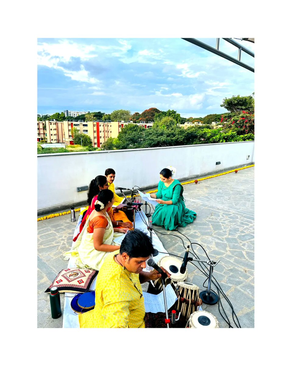 shomakaikiniS's tweet photo. 🍀🪔 The Nrityanidhi Baithak 🌺✨
#Nrityanidhi #Kathak #Bengaluru https://t.co/qpEeRLqtki