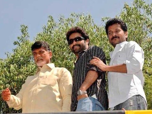 CrazyTarak9999's tweet photo. Happy birthday @revanth_anumula
Anna 🎉💥❤️
Waiting for your Revanth Reddy ane nenu.....😎🤙 Speech
#RevanthReddy #HBDRevanth
#ManOfMassesNTR #Devara
https://t.co/28rIuRO9M4 https://t.co/FUf5t1Vqyu