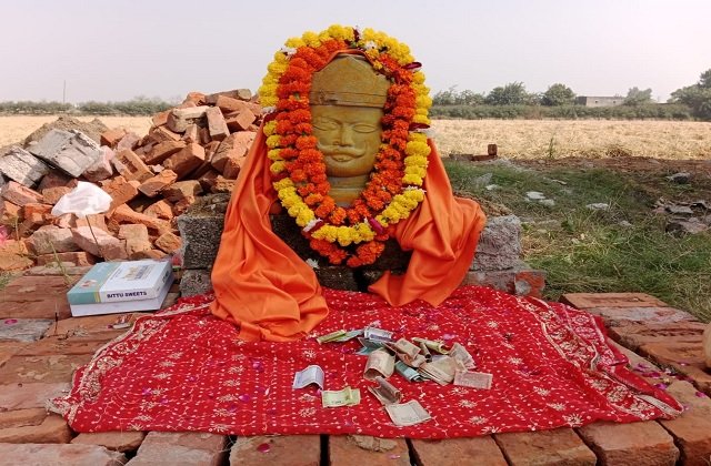 An idol of Khatu Shyam Bhagwan, has been found during the excavation of Chheharta plot in Amritsar.A Mandir of Khatu Shyam Bhagwan will be developed at the site.

Advocate Sai Kiran, the owner of the land, announced on the spot to donate land worth crores for the grand temple of…