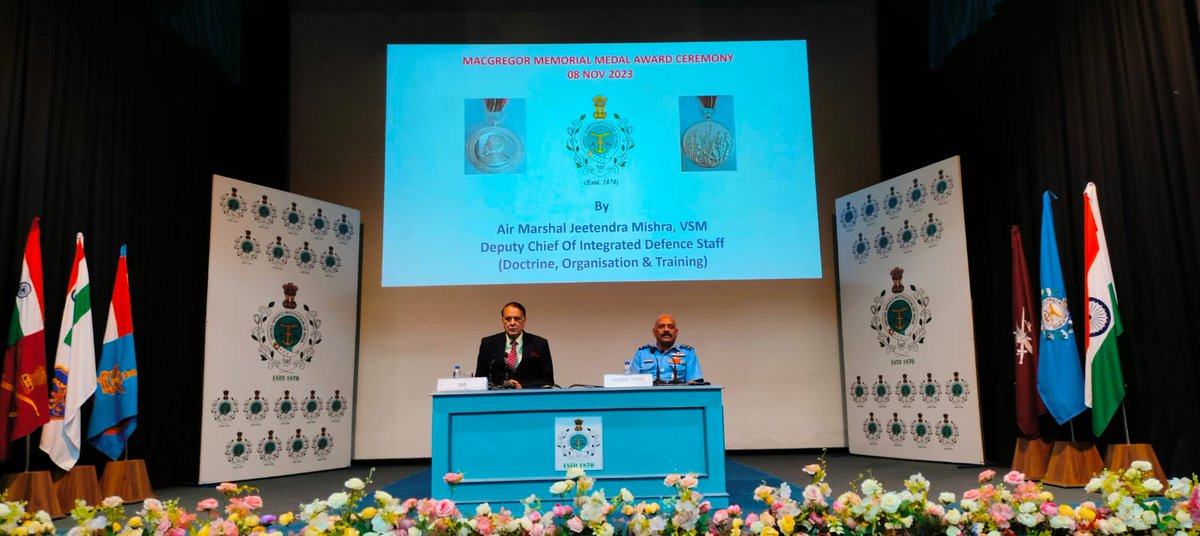 USIofIndia's tweet image. #Macgregor Memorial #Medal Award recipients felicitated by Air Marshal Jeetendra Mishra, VSM, Deputy Chief of @HQ_IDS_India (DOT), in the presence of DG USI. 
Winners: Maj Digvijay Thakur, 24 Grenadiers; Wg Cdr Kunal Sharma, 41st Sqn @IndianAirforce_ 
#macgregormedal