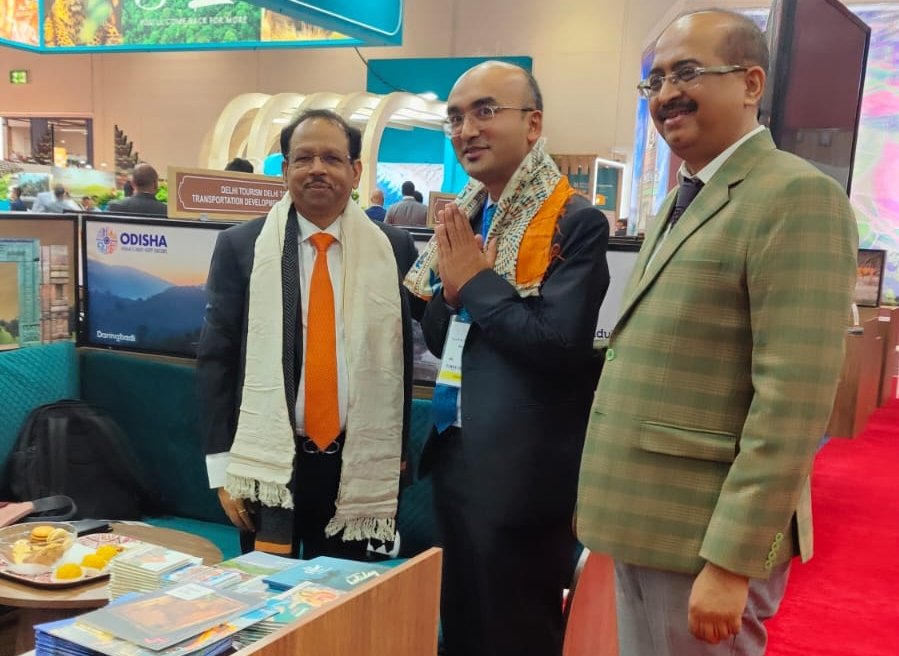 TourismDptt's tweet image. Mr. Paul Lyngdoh, Hon'ble Tourism Minister Meghalaya visited Odisha Tourism stall at #WTMLondon2023 and tried the Oculus VR to get a visual treat of Odisha's glamping getaway Eco Retreat.

#OTInFocus 🎯