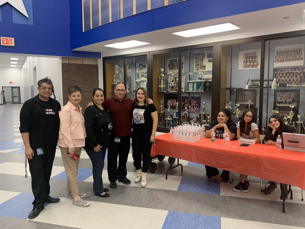 PAlcaraz_AHS's tweet photo. First French movie 🎥 night at AHS theater. Thank you @EChaparro_AHS  for being an excellent host! We all enjoyed this event.🤩 https://t.co/n4vqQwXRO1
