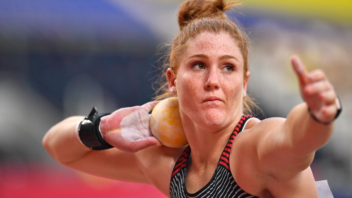 reference_sport's tweet image. Le lancer du poids a pour origine la mythologie grecque où des lancers de pierre sont décrits par Homère. Il prend ensuite son essor au XVIIe siècle où des compétitions se déroulent au sein de l'artillerie britannique.