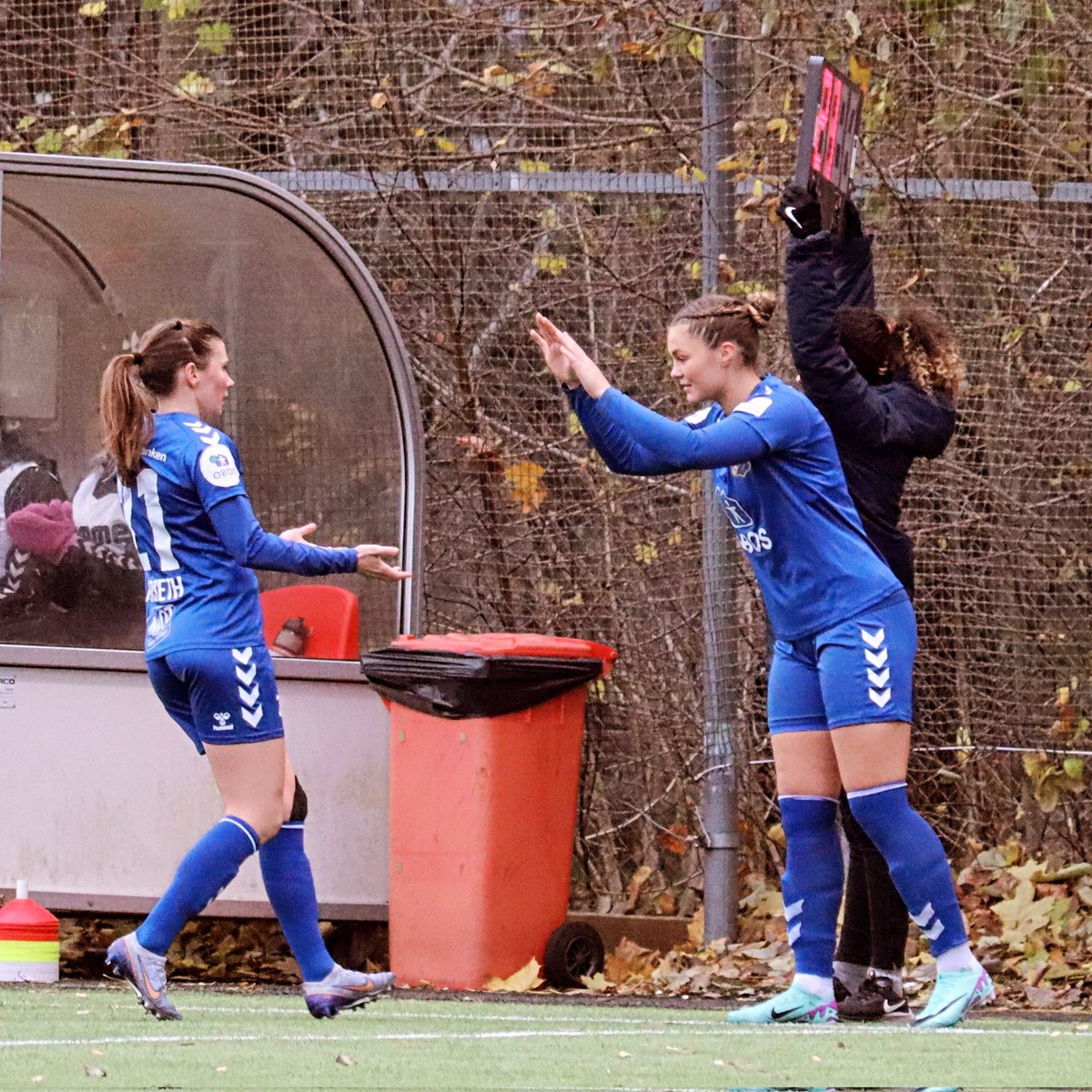💥 Ny episode 💥 Anna Aahjem var tilbake fra skade i helgen, men er en av mange som er på utgående kontrakt. Vi har tatt et lite dykk ned i kontraktstatus på enkeltspillere 📝 Toppserien nærmer seg slutten - kan <a href="/RBKvinner/">Rosenborg Ballklub Kvinner</a> miste alt? 

open.spotify.com/episode/3xSWUD…

Foto:<a href="/ErlingL1/">Erling L</a>