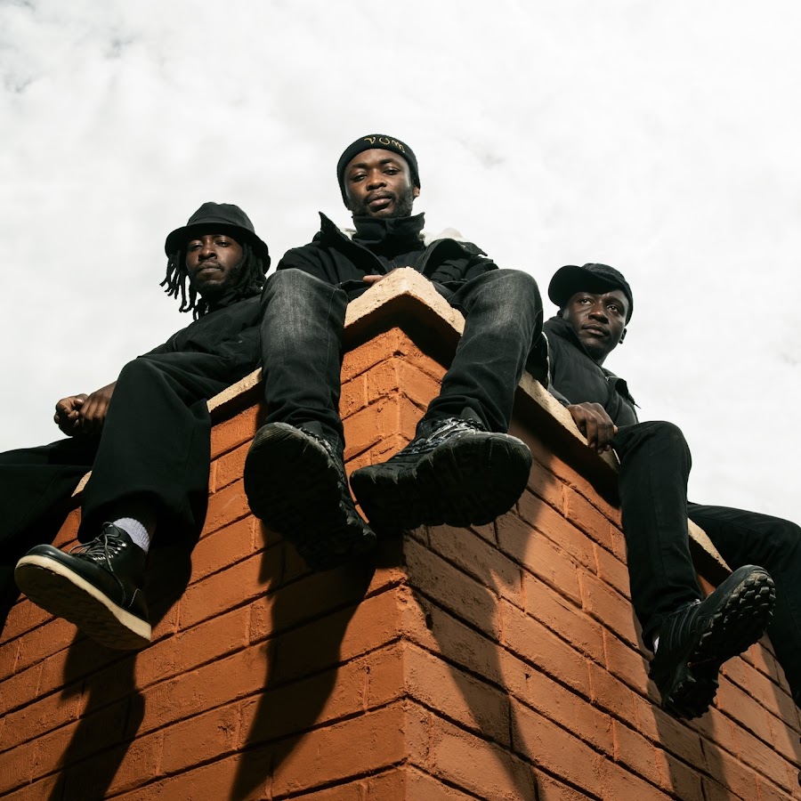 ZOZANATION IS THE ONLY WORKING LABEL IN KENYA. IZO ZENU MLIFUNGA JUU MNAKWANGA TOO JUDGEMENTAL TO ARTISTS.
Mara ni mlevi, mara mwizi, mara nimchafu, mara drug addict, mara corporates haha ushamba mno USHAMBA!
I dont care what an artist uses the album/mission must be completed.