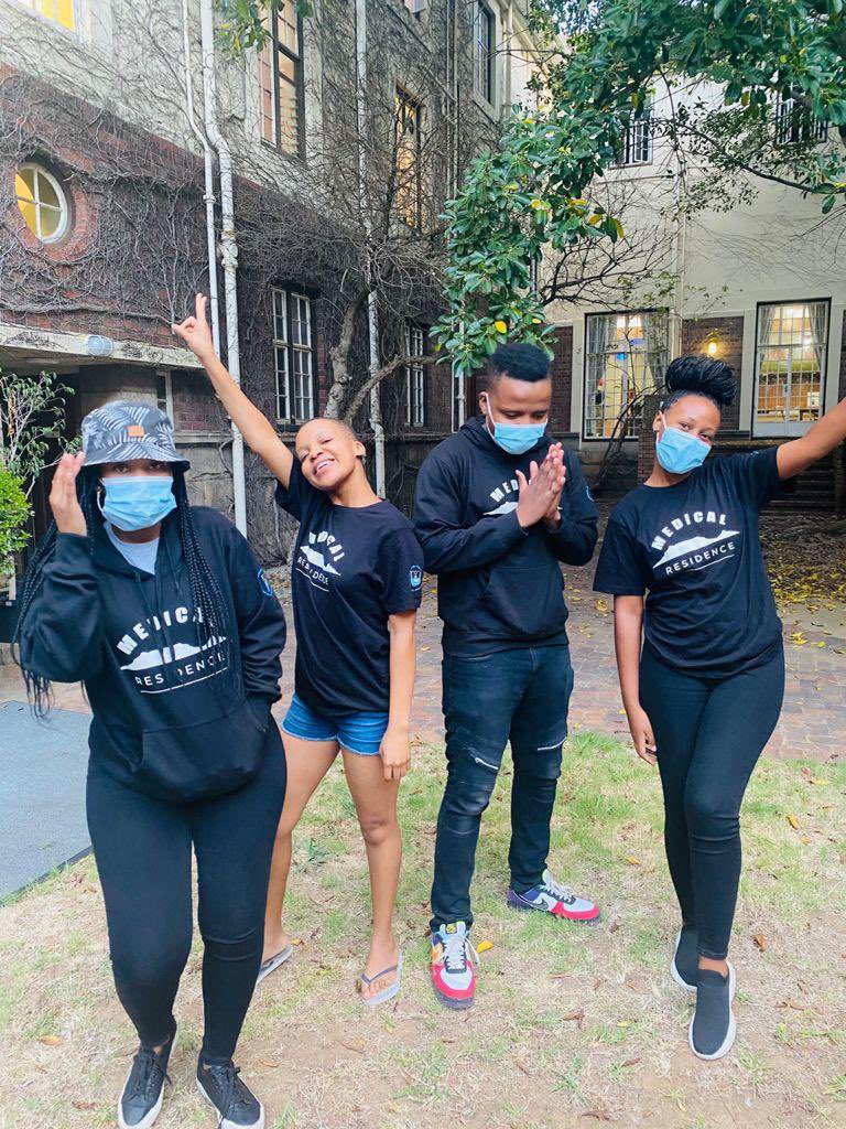 stdntgear_rsa's tweet image. This Wednesday, we&apos;re giving a shoutout to @medres_uct for rocking their merch and looking fantastic! 👕👌

#impactinglivesthroughapparel