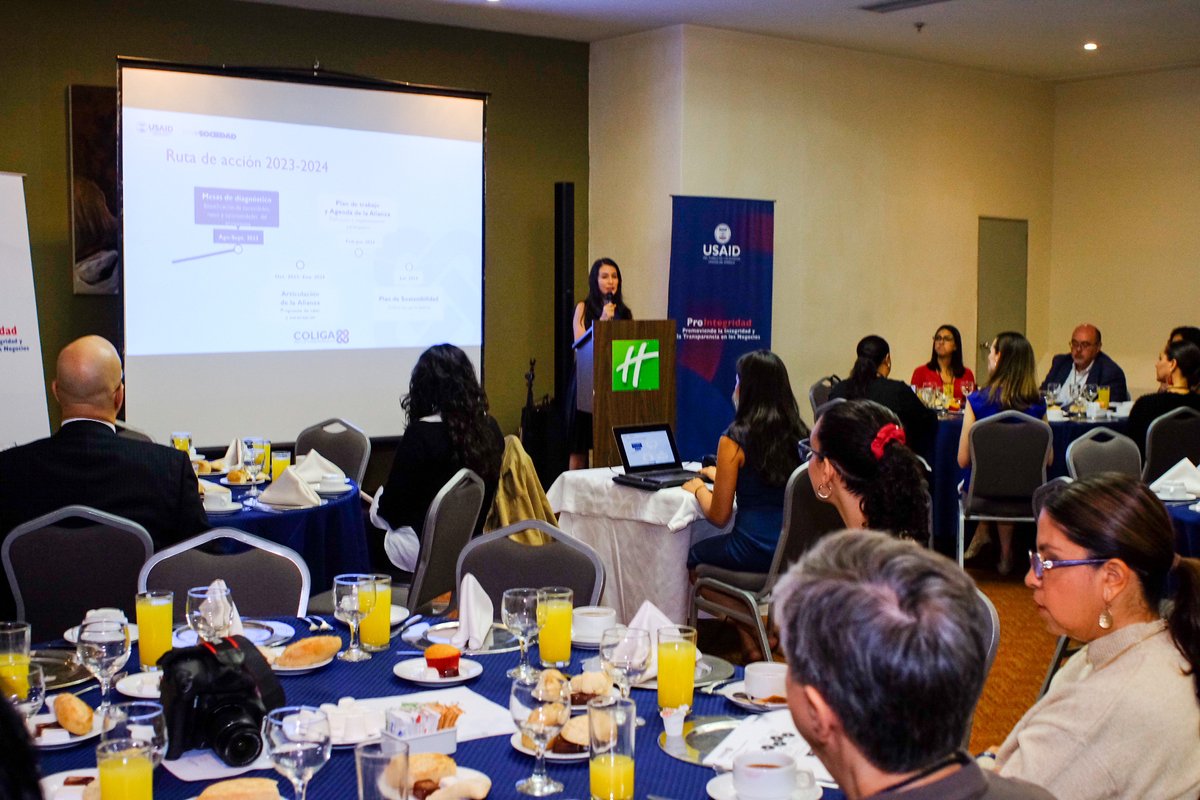 ColigaJalisco's tweet photo. ¡Hoy ha sido un día excepcional! 📷 🤩
Así vivimos la presentación del diagnóstico participativo sobre integridad. Pronto les compartiremos más detalles. 

¡Gracias a todos por ser parte de este importante momento, el camino apenas comienza! #Coligate #Integridad🤝 https://t.co/qh2RxypRQ2