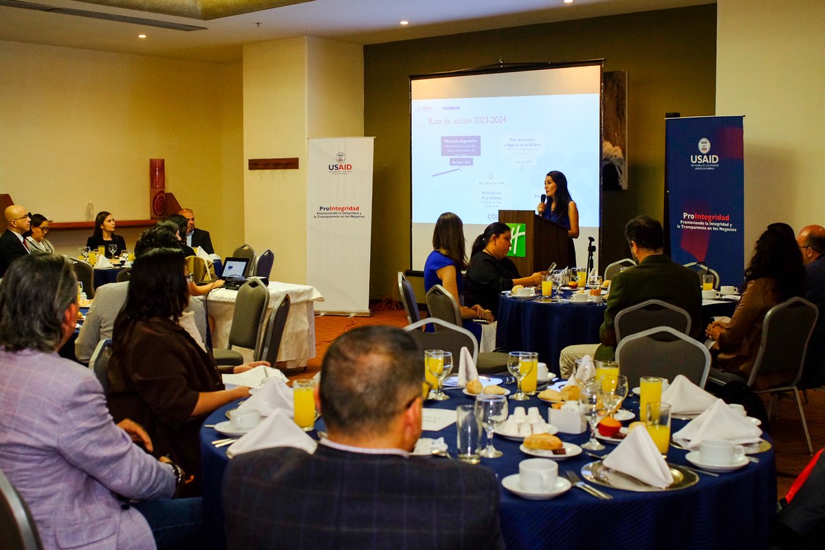 ColigaJalisco's tweet photo. ¡Hoy ha sido un día excepcional! 📷 🤩
Así vivimos la presentación del diagnóstico participativo sobre integridad. Pronto les compartiremos más detalles. 

¡Gracias a todos por ser parte de este importante momento, el camino apenas comienza! #Coligate #Integridad🤝 https://t.co/qh2RxypRQ2