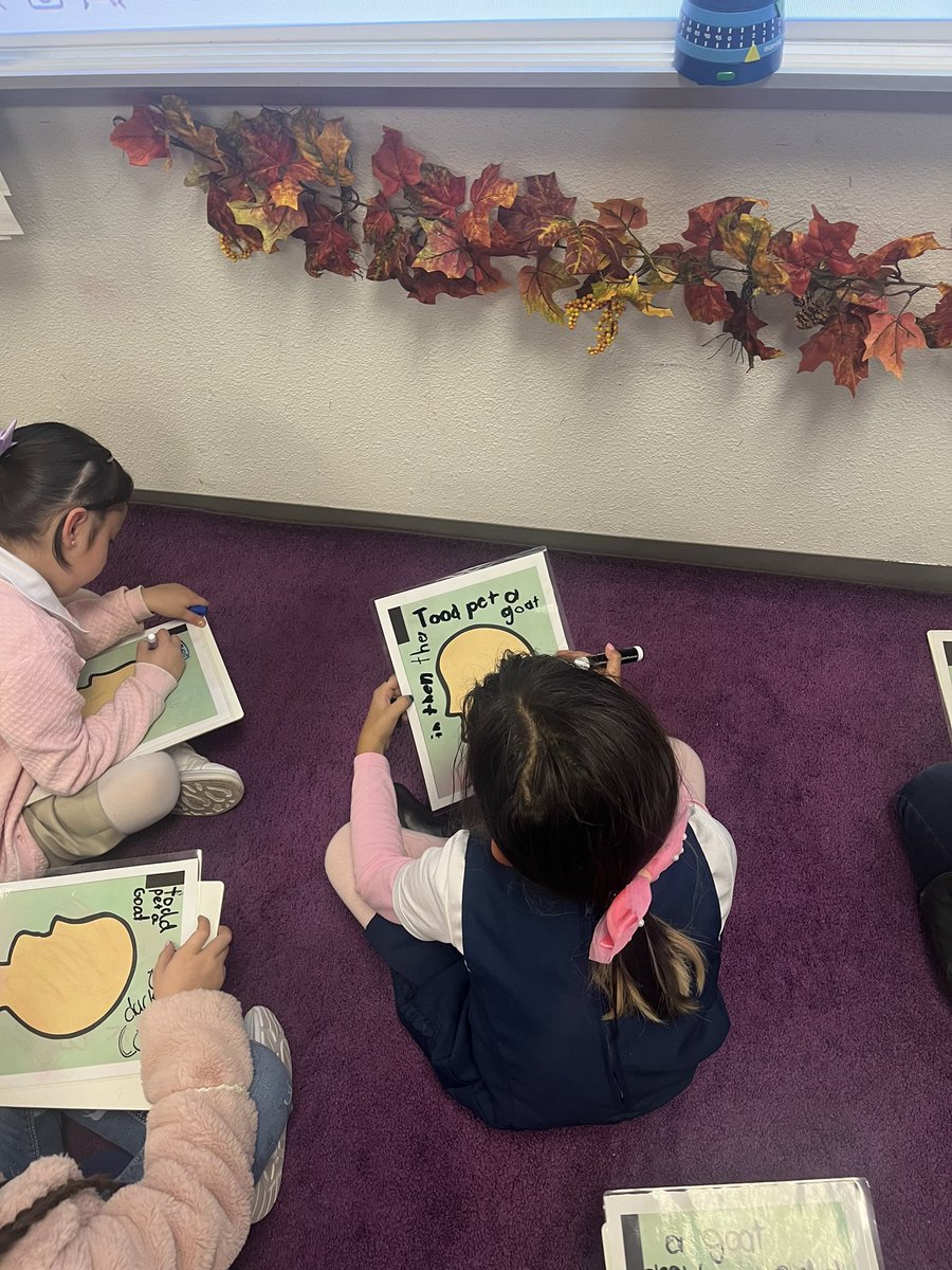 McCandless_PHES's tweet photo. These Inference Detectives searched for clues in the text! 🕵️‍♂️🕵️🔍Our Smekens reading voice helps us find text evidence!📚 @PurpleHeart_ES https://t.co/FzEkuQfBPP