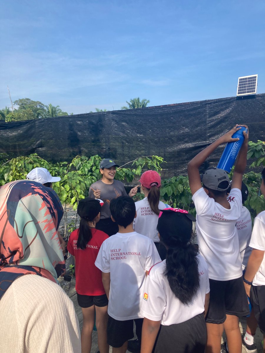 MrDanKL's tweet photo. The Student Council are learning the principles of conservation this morning at the ElMina Rainforest Knowledge Centre #HIS_learning https://t.co/Q8FJihVmQa