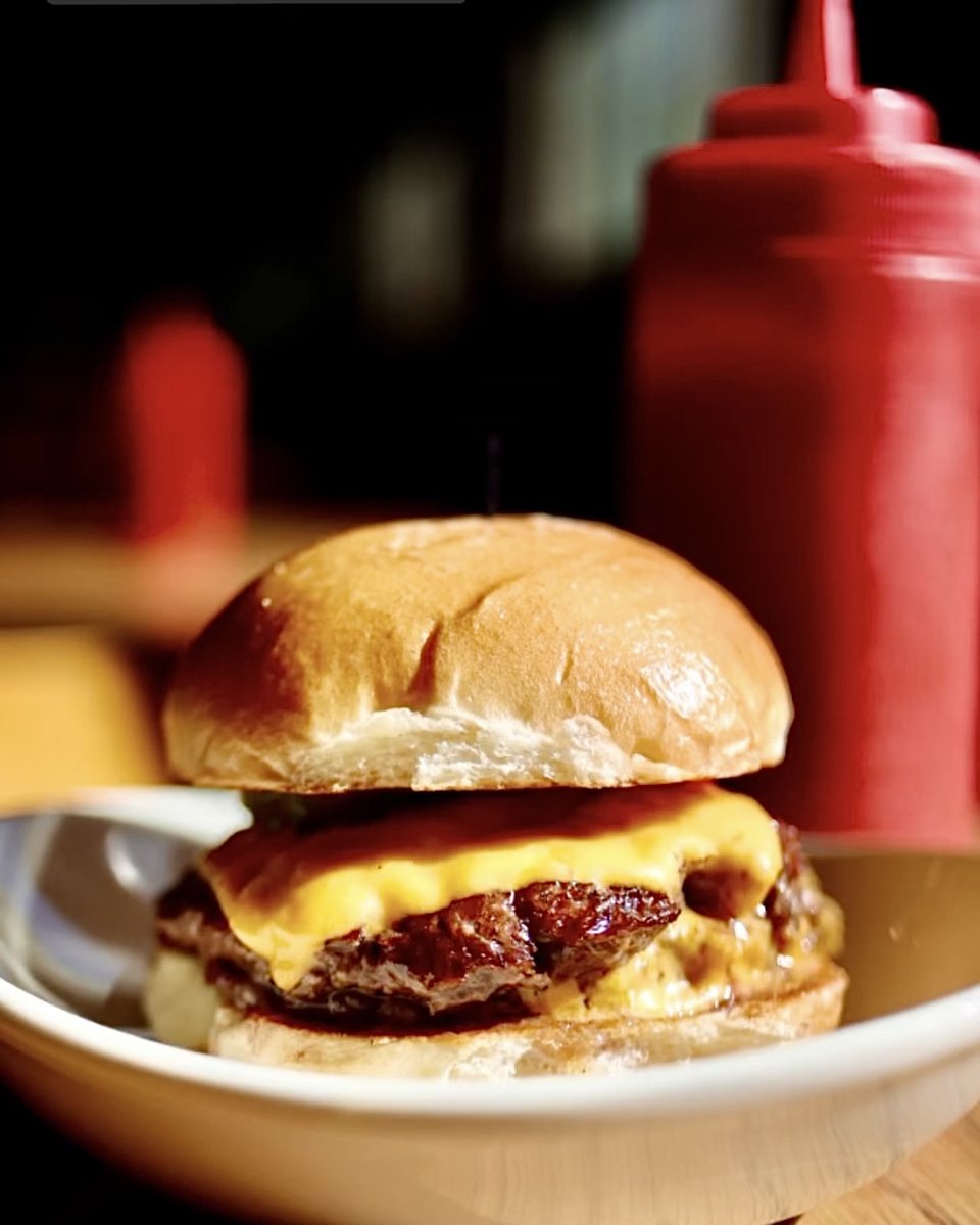 Classic #Wagyuuuu and cheese 🍔 #HiHoCheeseburger
📷 <a href="/rollonthis/">Roll On This Productions</a>