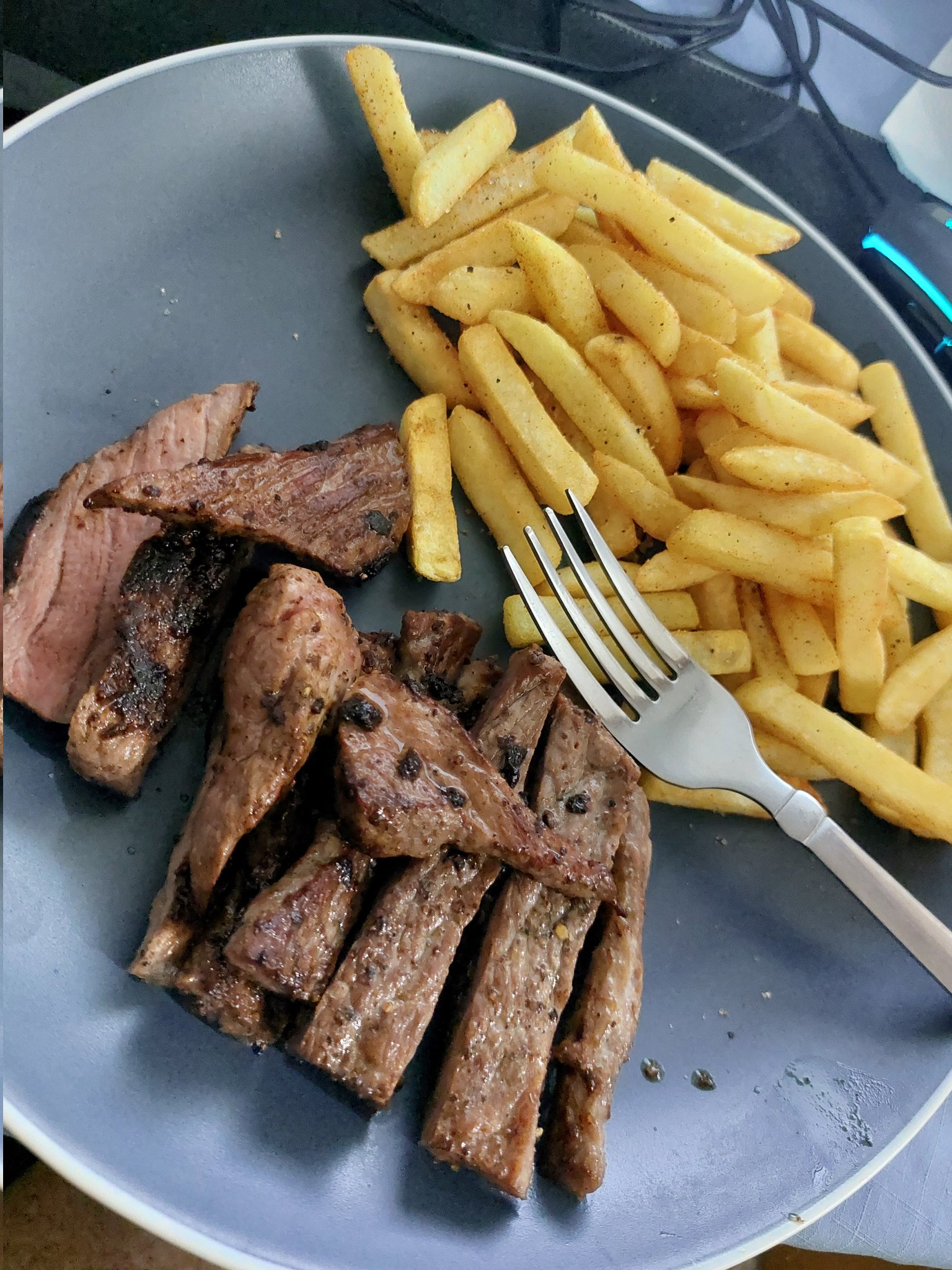 Steak and fries kinda day https://t.co/HZ0lRMNAeh
