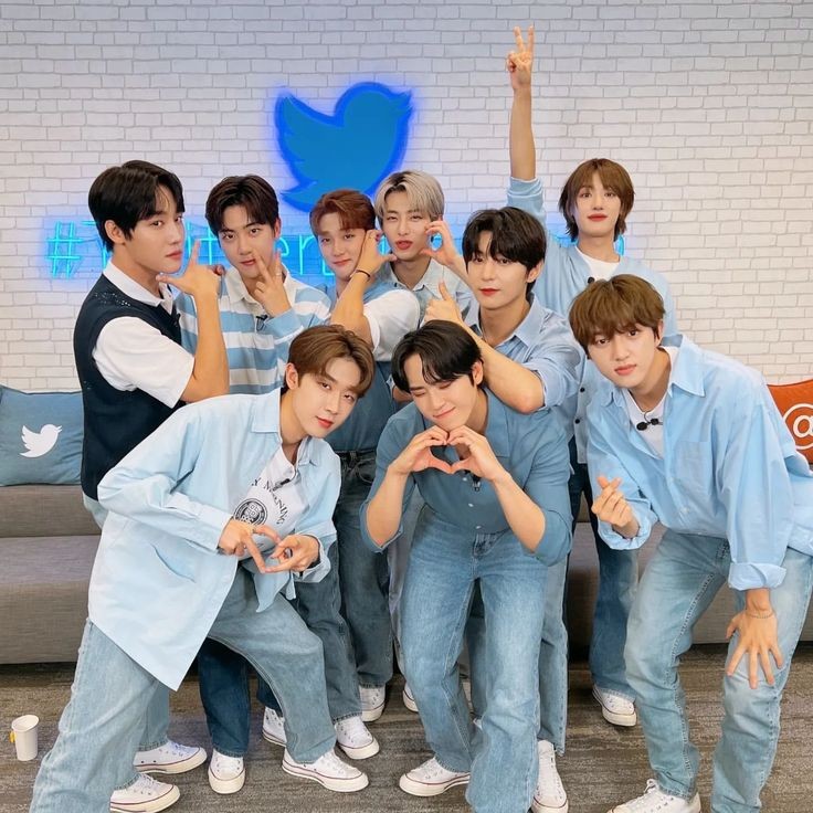 hello this is the new voting team account for #GOLDENCHILD! currently we have one admin ("hiring" process will come out tomorrow!). this account will focus to help goldenness with voting strategies, tutorials/guides, and updates! please rt to spread <3