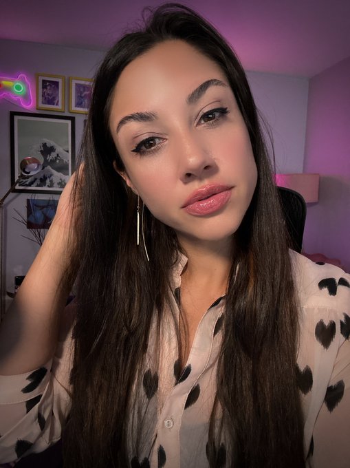 Live: https://t.co/5LmNBDcyKJ  💅🏼 https://t.co/NGT2GYeh59