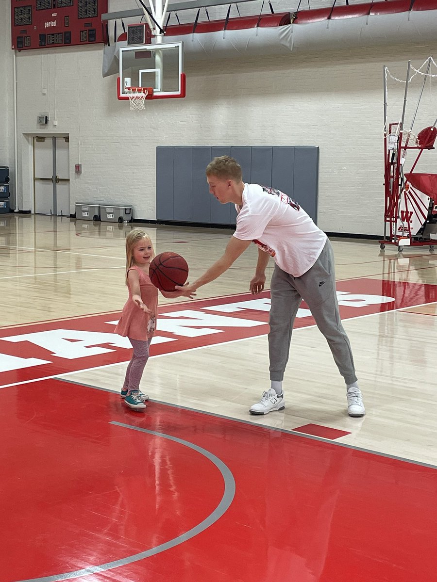 Amber Rohr tweet media