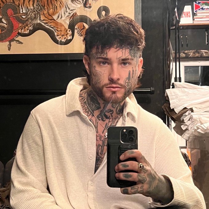 Finally meeting more subs to film content with  Wanna meet me? Here&rsquo;s how:  1. Check my location on IG📍  2