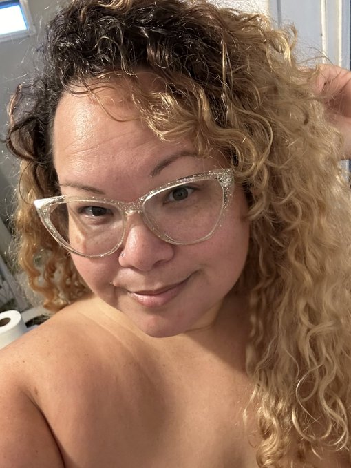 I mean!!!! I just feel so fucking hot with the purple hair.   I feel alive, I feel sexy, I feel the vibe&hellip;I