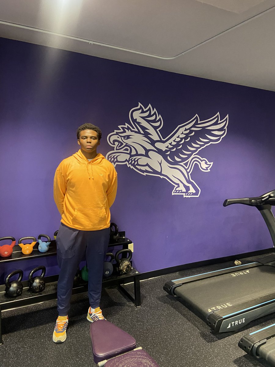Thank you  <a href="/CoachVassil/">Michael Vassil</a>  &amp; <a href="/Coachpounds1/">Coachpounds</a>  for inviting me out today to see the Campus and Facilities! See you again in January!!! <a href="/JPRockMO/">JP Rock</a> <a href="/Hustle_HeartSP/">Hustle and Heart Sports Performance</a> @nelly_mizL4C <a href="/5pAcademy/">5P/Pierre Desir 7v7 Football</a> <a href="/5pAcademy/">5P/Pierre Desir 7v7 Football</a> <a href="/GSV_STL/">Gateway Sports Venue</a>  <a href="/6starfootballMO/">Six Star Football | MISSOURI</a> <a href="/PrepRedzoneMO/">Prep Redzone Missouri</a> <a href="/pierre_desir/">Pierre Desir</a>