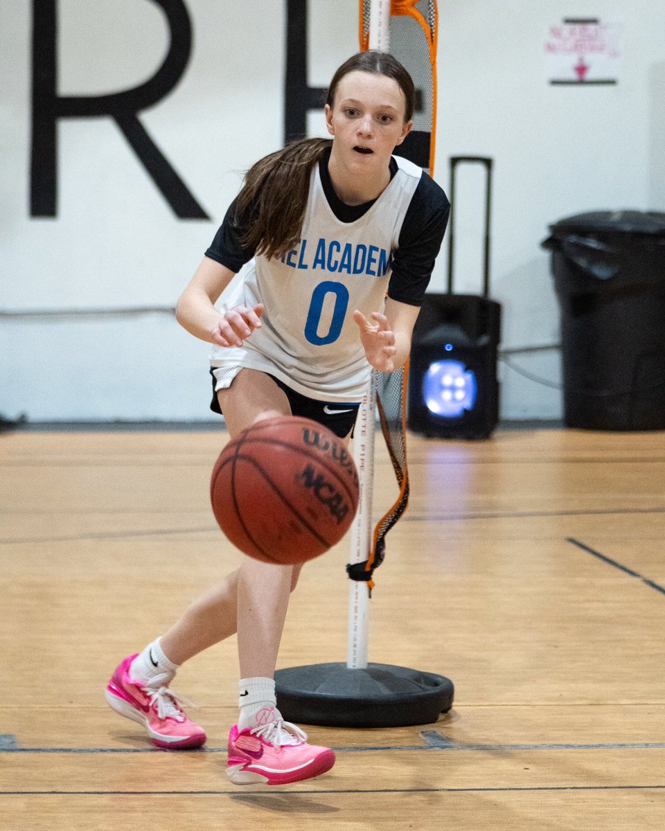 Relacademymedia's tweet photo. Work👷♀️🚧
#basketball #coach #basketballtraining #ballislife #hoops #nba #wnba https://t.co/hbMB91bXCY
