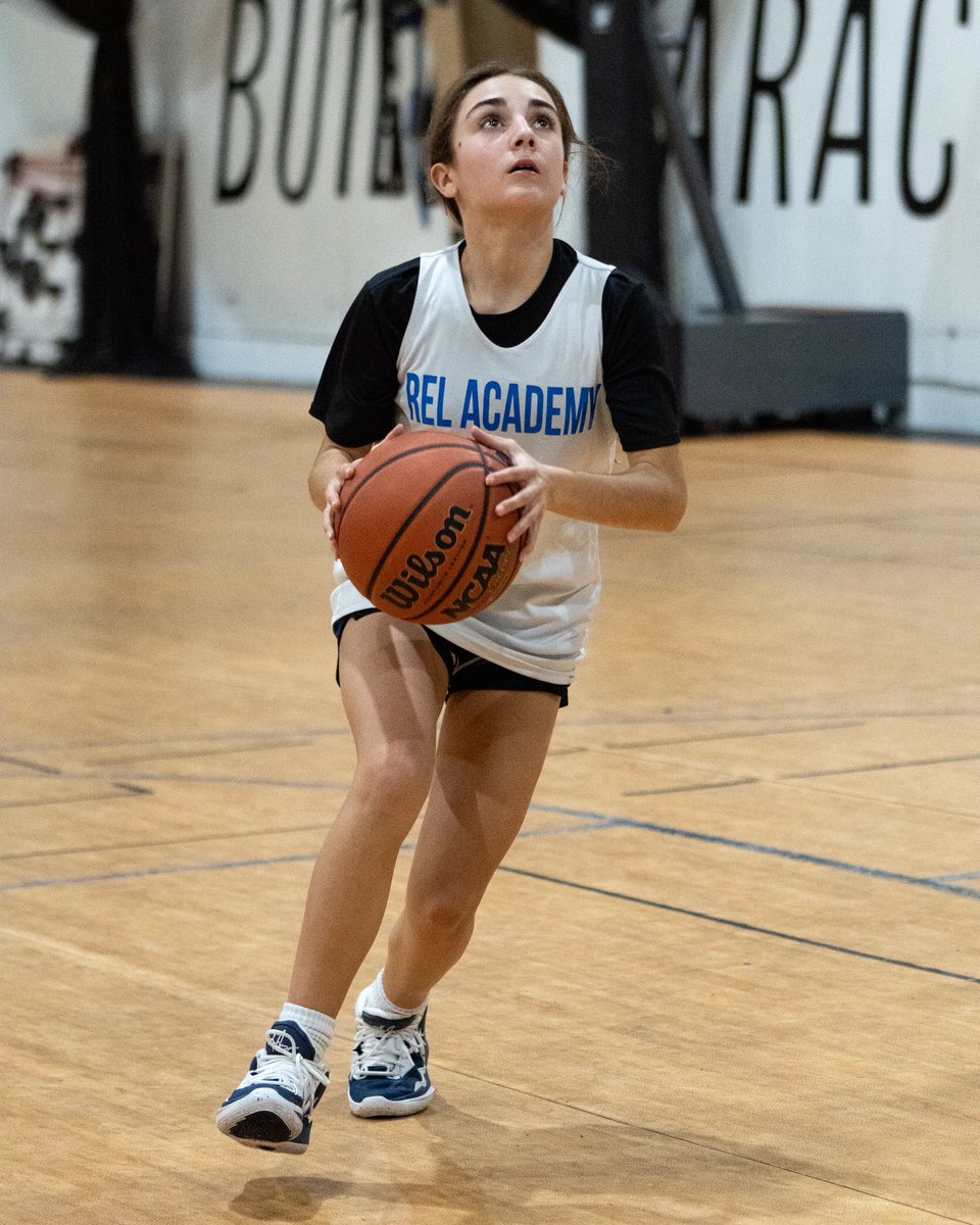 Relacademymedia's tweet photo. Work👷♀️🚧
#basketball #coach #basketballtraining #ballislife #hoops #nba #wnba https://t.co/hbMB91bXCY