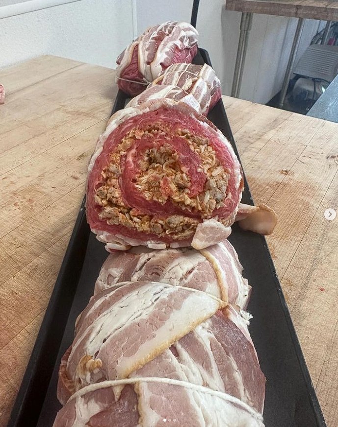 GoldensteerWood's tweet photo. WE' RE HERE! and we finally have Instagram! This week - homemade meat balls, and flank steak Italiano! Come down and get it while they’re fresh! #pleasedtomeetyou #MeatToPleaseYou @bothellblog @NorthshorePulse #bothell #duvall #woodinville #kenmore #redmond https://t.co/hHFK4ZuTeD