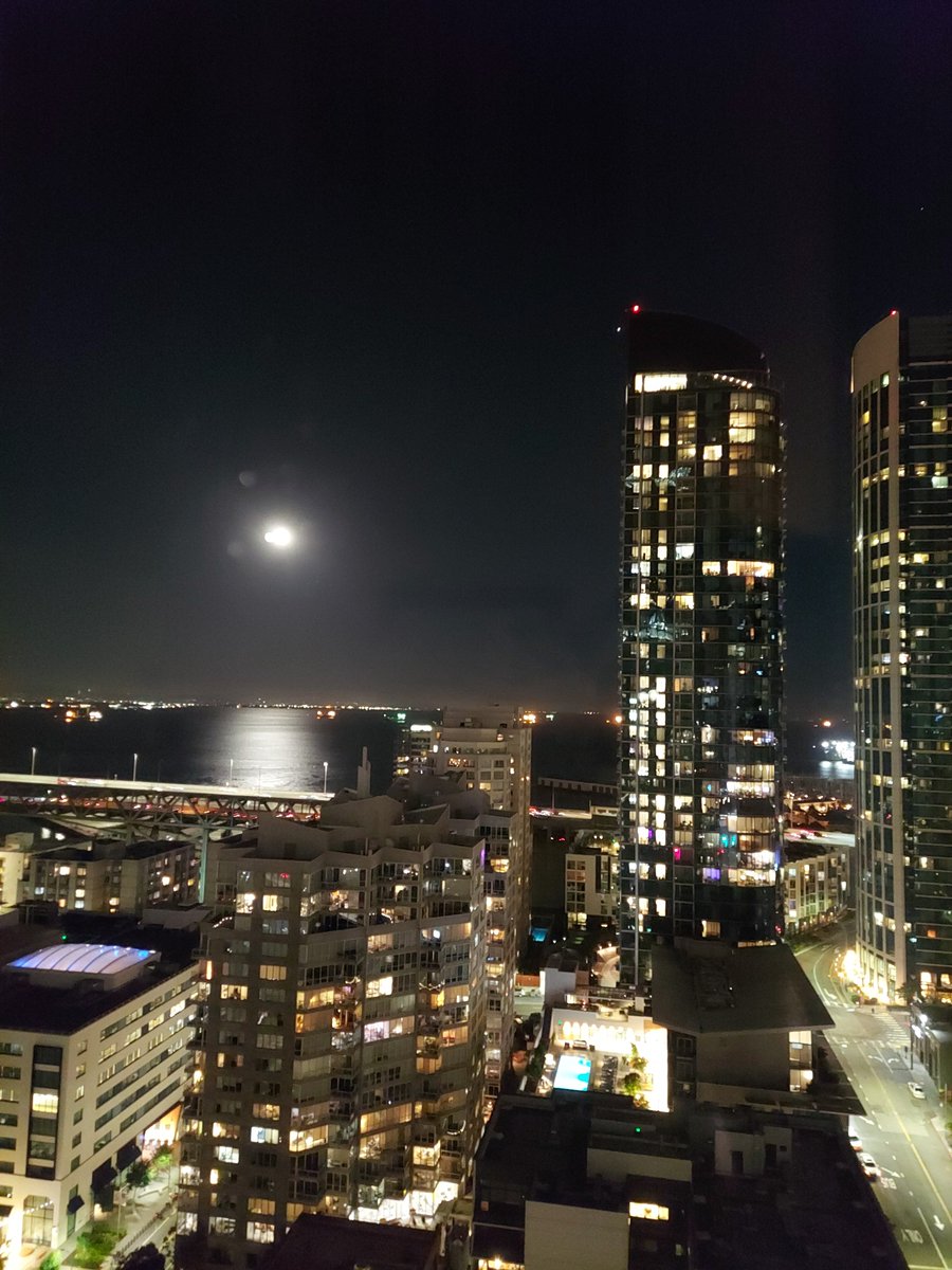 Through My Eyes👁️👁️📸~Reginald Veal

Today's Photos — “Night Life.”
🌃🌉

#photooftheday #photography #city #citylife #citylights #baybridge #nighttime #nighttimephotography #nightlife #moon #moonlight #skyscraper #nightsky #beautiful #beautifulview #stars #nightskyphotography