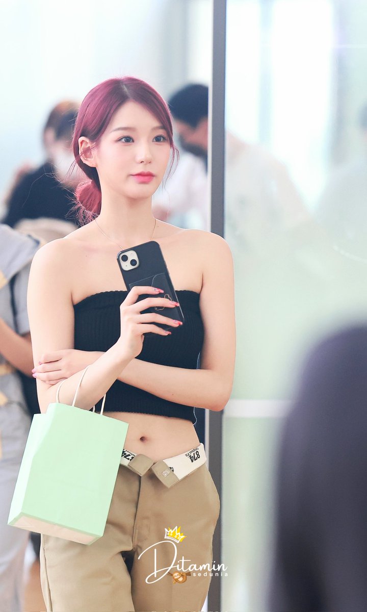 디타 World tweet media