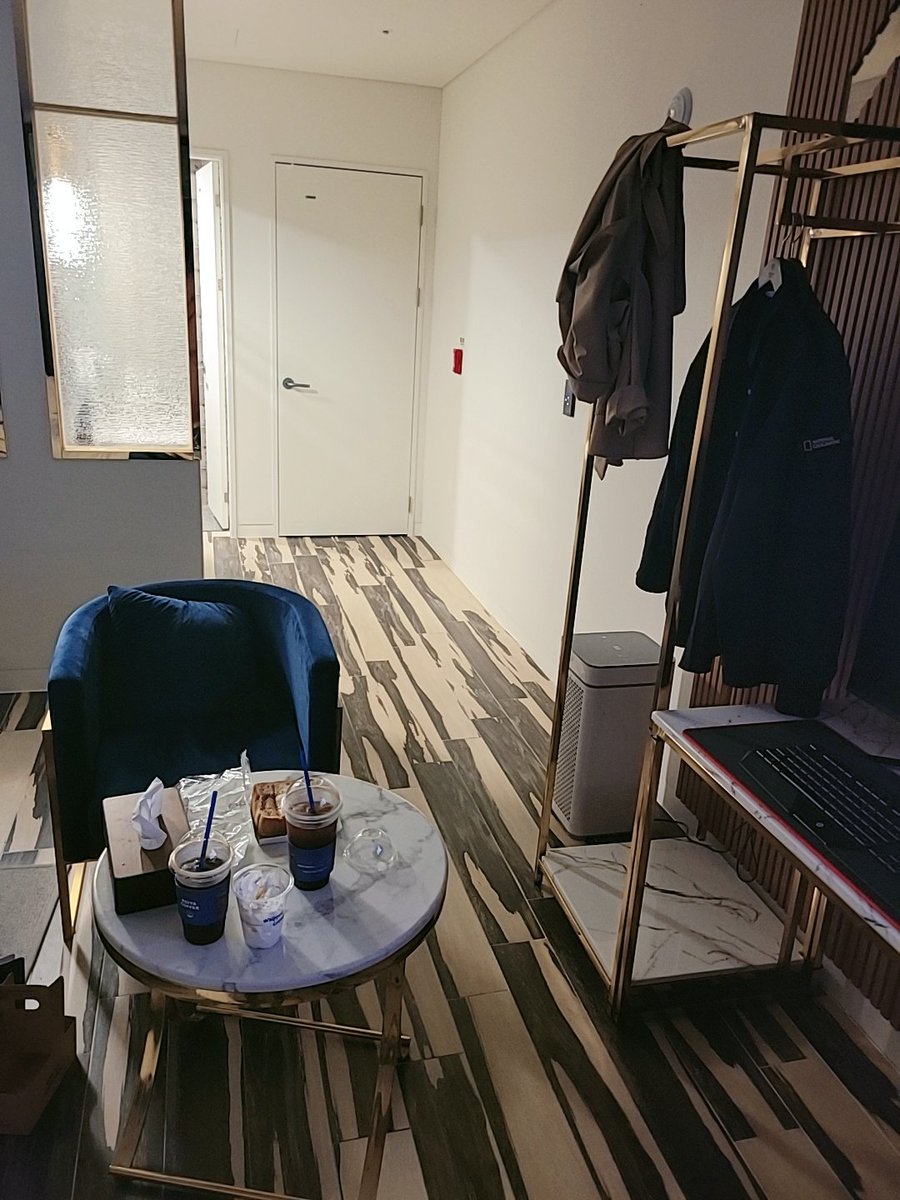 가끔보는 유부녀 참 남자들주변에 많은데
아닌척하며 내자지를 물때는 너무좋다며