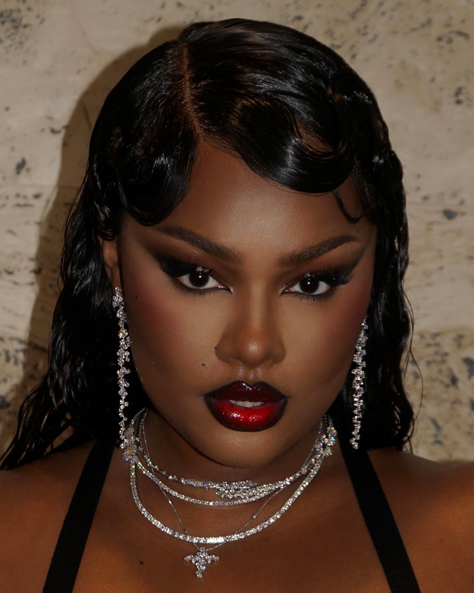 virgilmuse's tweet image. makeup by sophia sinot ☆ ☆ ☆