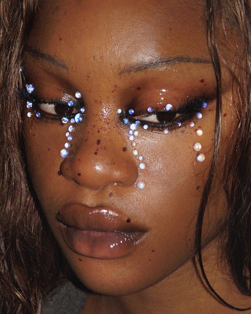 virgilmuse's tweet image. makeup by sophia sinot ☆ ☆ ☆