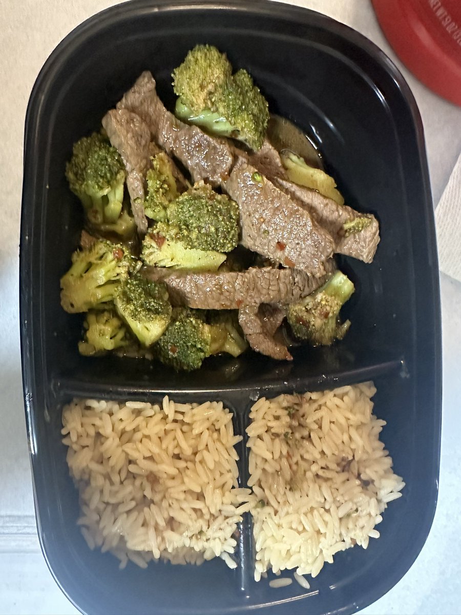 hudy315's tweet photo. Here’s to starting a new chapter of life. Going to be making cooking and food content when I can. Here’s what I started with tonight! A kind of spicy soy garlic sauce with steak and broccoli and some rice on the side to mix in for lunch tomorrow! https://t.co/z8TiS6vyyo