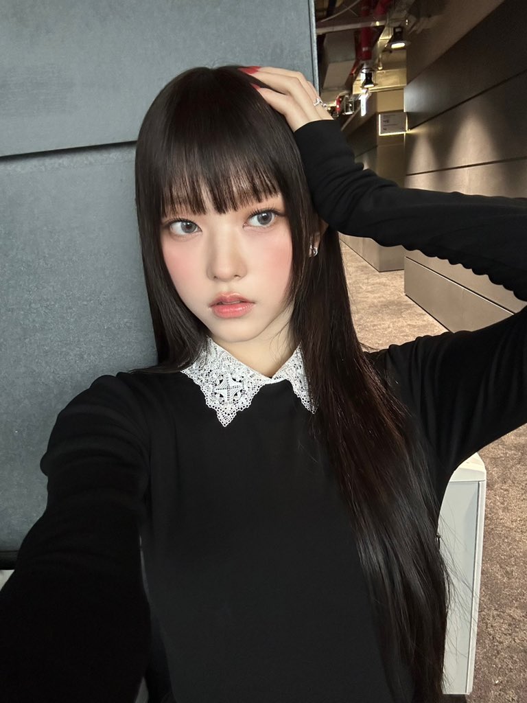 NewJeans_twt's tweet photo. 버니즈! 오늘 하루도 화이팅✨🧍🏻‍♀️💖
점심도 맛있게 먹어요~비타민도 꼭 챙겨먹어요!!
#NewJeans #뉴진스 #해린 #HAERIN https://t.co/NGweG5ofME