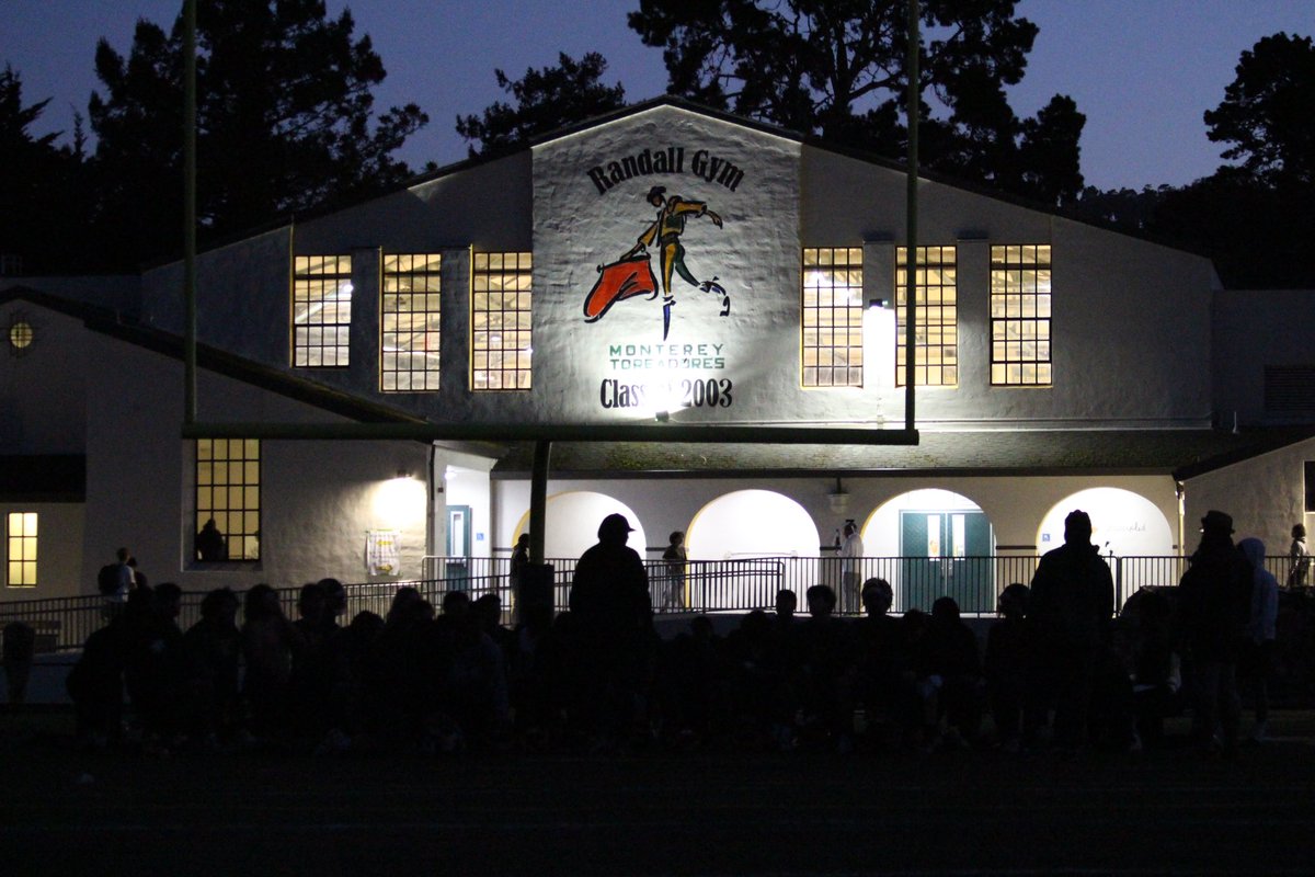 greenmachinebo2's tweet photo. Our Dores have earned their way to playoffs, and at Monterey High that means practicing until dark. 
💡End of practice huddle with Randall Gym lit in the background. 
#NoLights 
#Playoffs 
#DORES23
#MontereyFootball 
#BeautifulCampus https://t.co/DAVVLmcTin