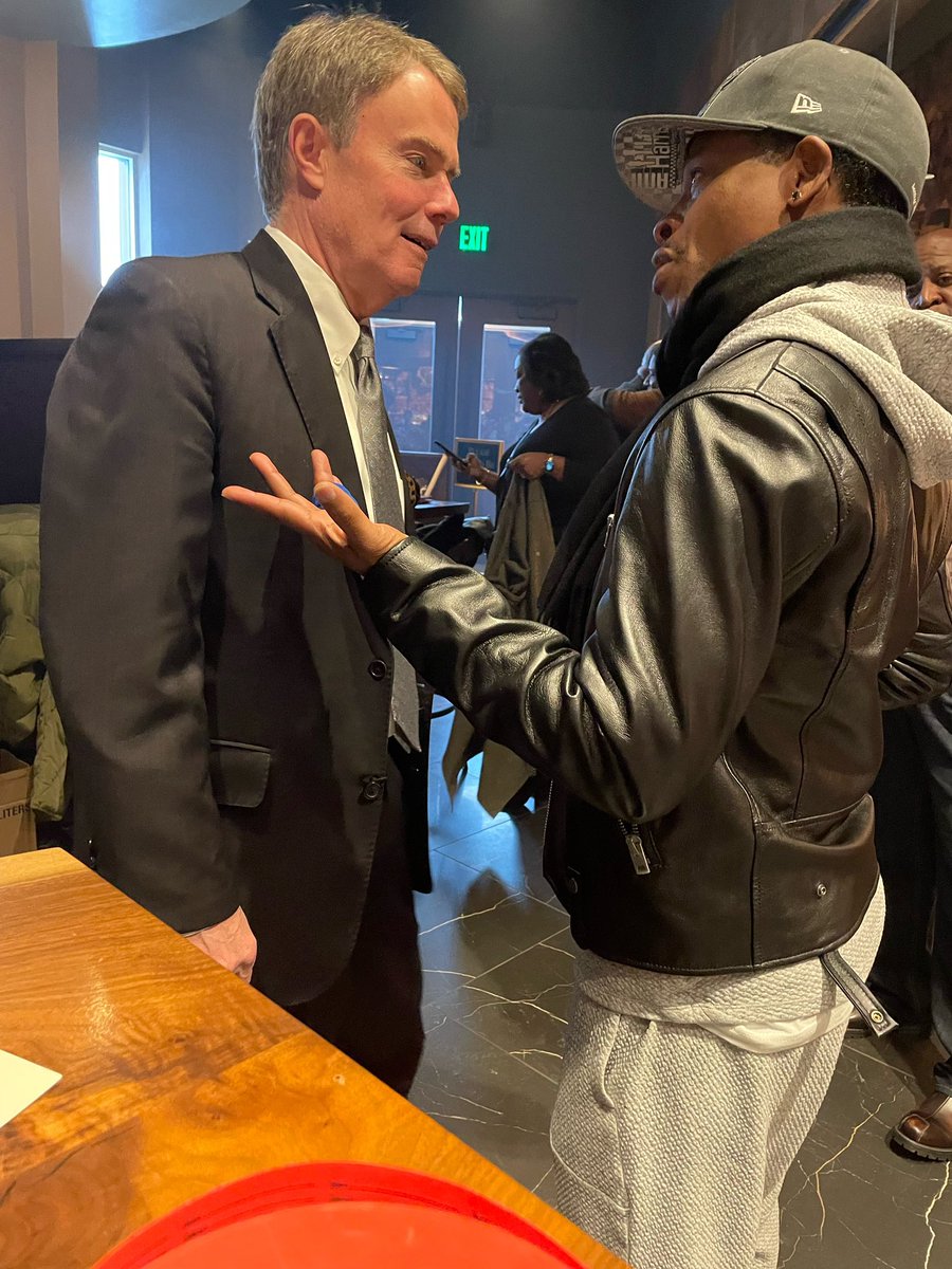 ampharris's tweet photo. Congratulations to my friend Indianapolis  @IndyMayorJoe #JoeHogsett winning a tough battle.  On to another four more years.  Time to put in the work to make our city better!  #AnotherMajorPowermove 👏🏾👏🏾👏🏾 https://t.co/fxI8xL4mR3