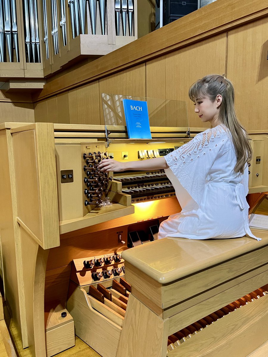 New instrument unlocked :
The Pipe Organ

ついに♪

人生初の #パイプオルガン 
クリスマス、お楽しみに!

sarahalainn.net/news/detail/xD…

#multiinstrumentalist #品川教会