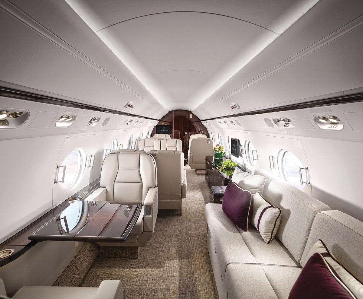 Mi chairines, aquí les dejo unos tristes datos del austero #ImbecilDePalacio que les ve la cara todos los días. Este es el avión en el que se mueve desde hace tiempo, considerado el Rolls Royce de la aviación ejecutiva.

El costo de adquisición nuevo ronda entre 65 y 70 millones