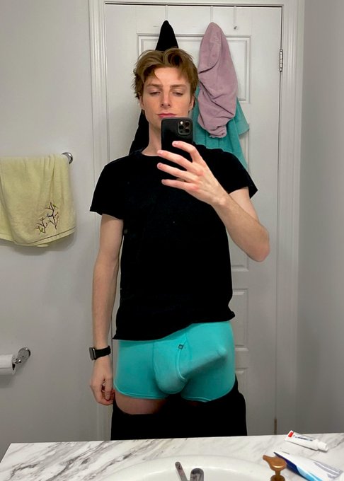 Hope u like white boys https://t.co/iyMtIzyojR