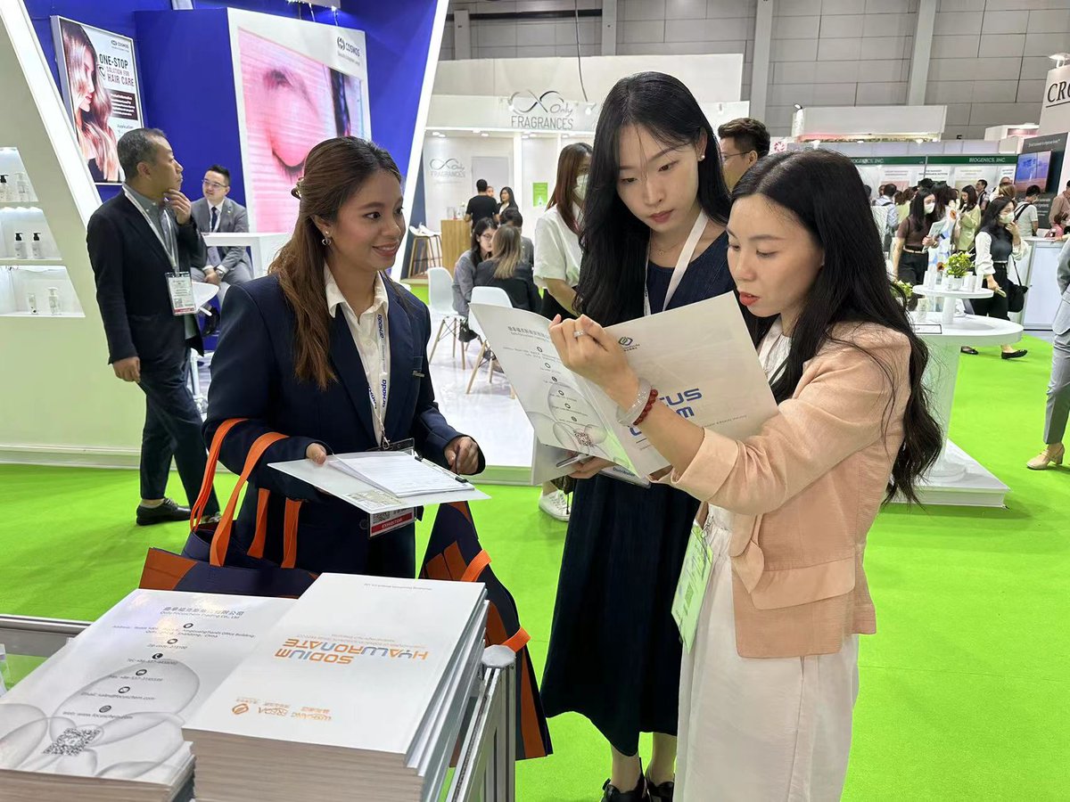 Focusfreda's tweet image. 【day 2】In-cosmeticsAsia #Focusfreda Booth #T10 
While the site was busy, colleagues in Thailand sent the latest pictures in the WeChat group. It looked like they were having a great time chatting with customers!
#incos #incosmetics @incosmetics #incosaisa #focusfreda #cosmetic