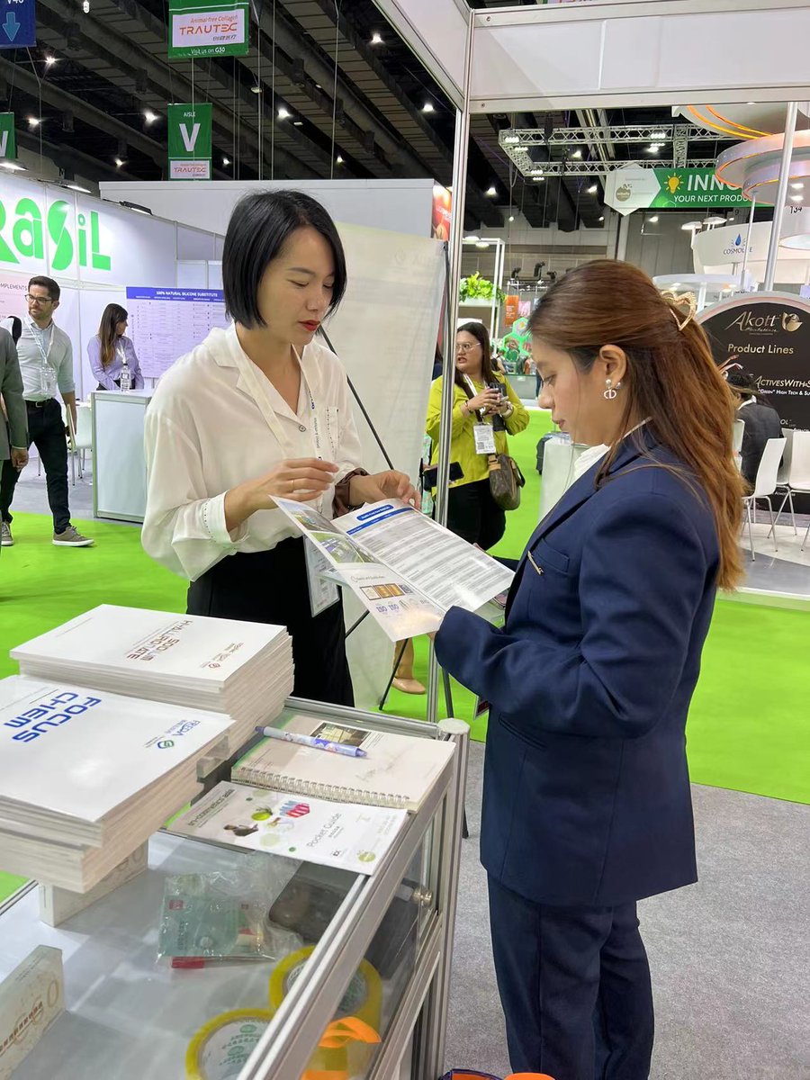 Focusfreda's tweet image. 【day 2】In-cosmeticsAsia #Focusfreda Booth #T10 
While the site was busy, colleagues in Thailand sent the latest pictures in the WeChat group. It looked like they were having a great time chatting with customers!
#incos #incosmetics @incosmetics #incosaisa #focusfreda #cosmetic