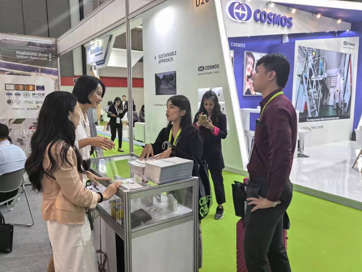 Focusfreda's tweet image. 【day 2】In-cosmeticsAsia #Focusfreda Booth #T10 
While the site was busy, colleagues in Thailand sent the latest pictures in the WeChat group. It looked like they were having a great time chatting with customers!
#incos #incosmetics @incosmetics #incosaisa #focusfreda #cosmetic