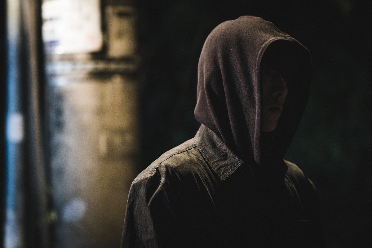 [PIC] นัมจูฮยอกระหว่างถ่ายทำซีรีส์ 'Vigilante' ออริจินัลซีรีส์ของ Disney+

นัมจูฮยอกรับบท คิมจียงนักเรียนตำรวจผู้พิทักษ์กฎหมายในตอนกลางวัน และเป็นวิจอลันเต (ศาลเตี้ย) ตัดสินอาชญากรรมที่หลบหนีกฎหมายในตอนกลางคืน

📌เริ่มสตรีมสองตอนแรกวันนี้
#NAMJOOHYUK #남주혁 #Vigilante #นัมจูฮยอก