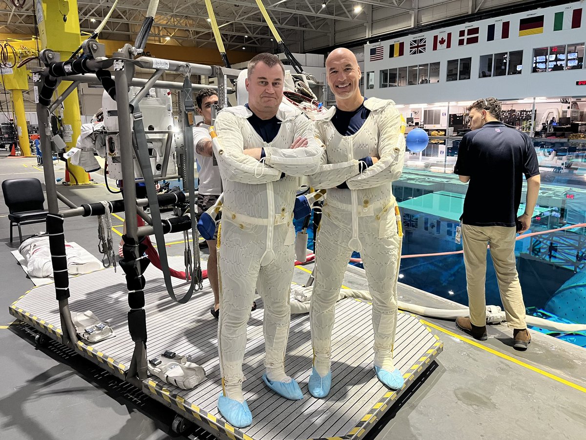 So cool to train underwater with Alexey! We flew together during Exp61 - he was the #ISS commander and gave me the ‘keys’ to the Station when I took over!