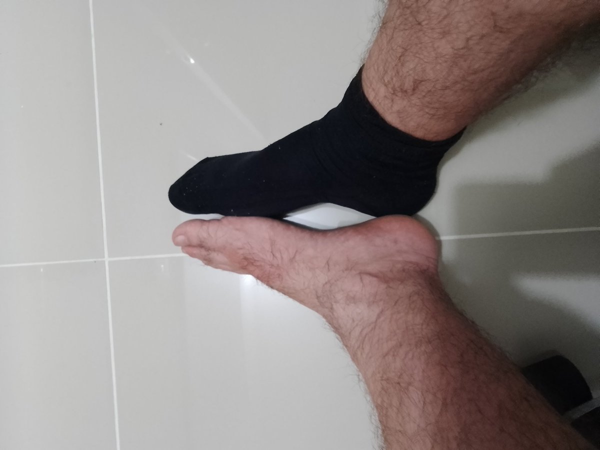 ColombianMale's tweet photo. Black and White?? #size15 #feet #bigfeet #feetpic #feetfinder #footfetish #malefeet #macrophilia  @Tweet_Feeture  @James86426551  @hisfootslut  @giantfriendfeet @guyfeet__  @piesmasculinosf @n2feet  @guysbigfeet1 https://t.co/JHInQaU7I4